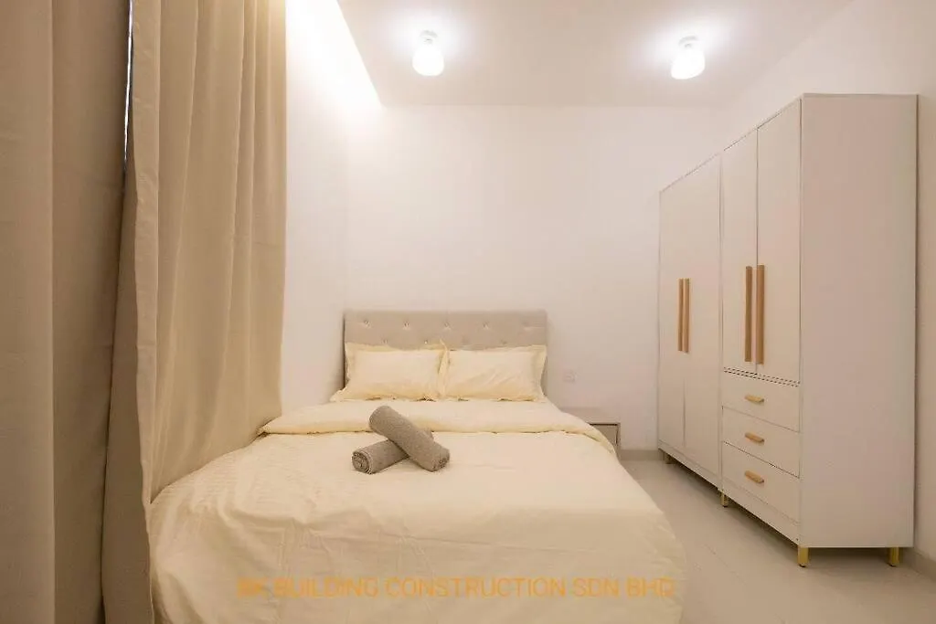 White House Semi D 6Room 12Pax Butterworth 0*,