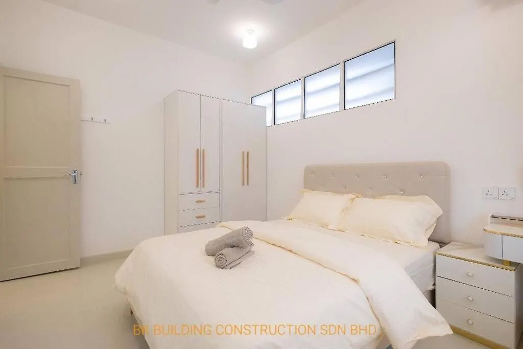Holiday home White House Semi D 6Room 12Pax Butterworth Malaysia