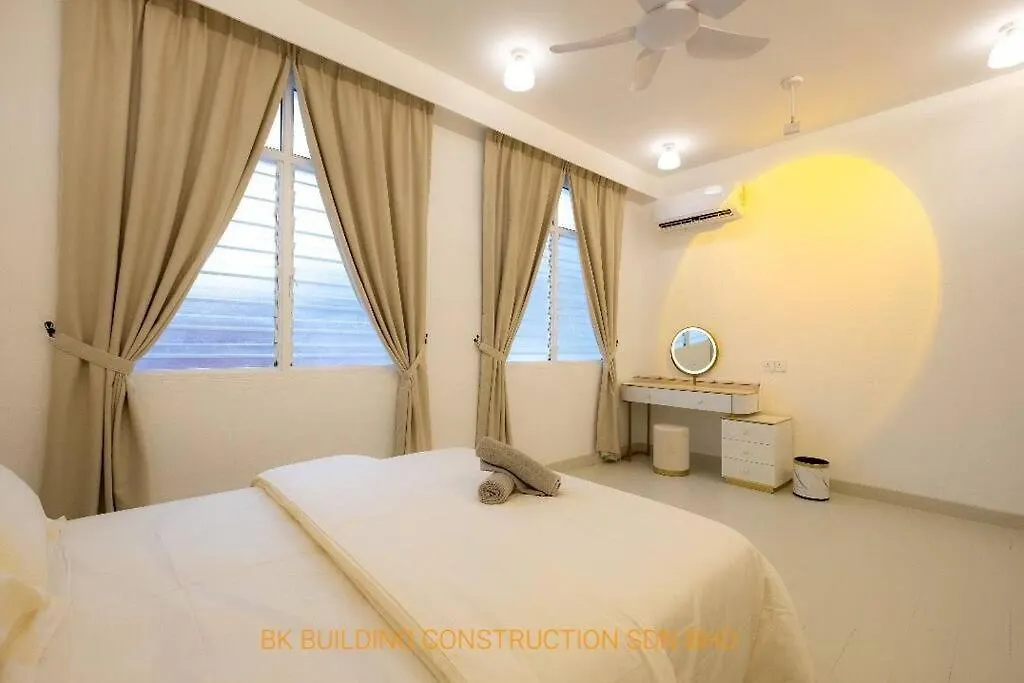 White House Semi D 6Room 12Pax Butterworth