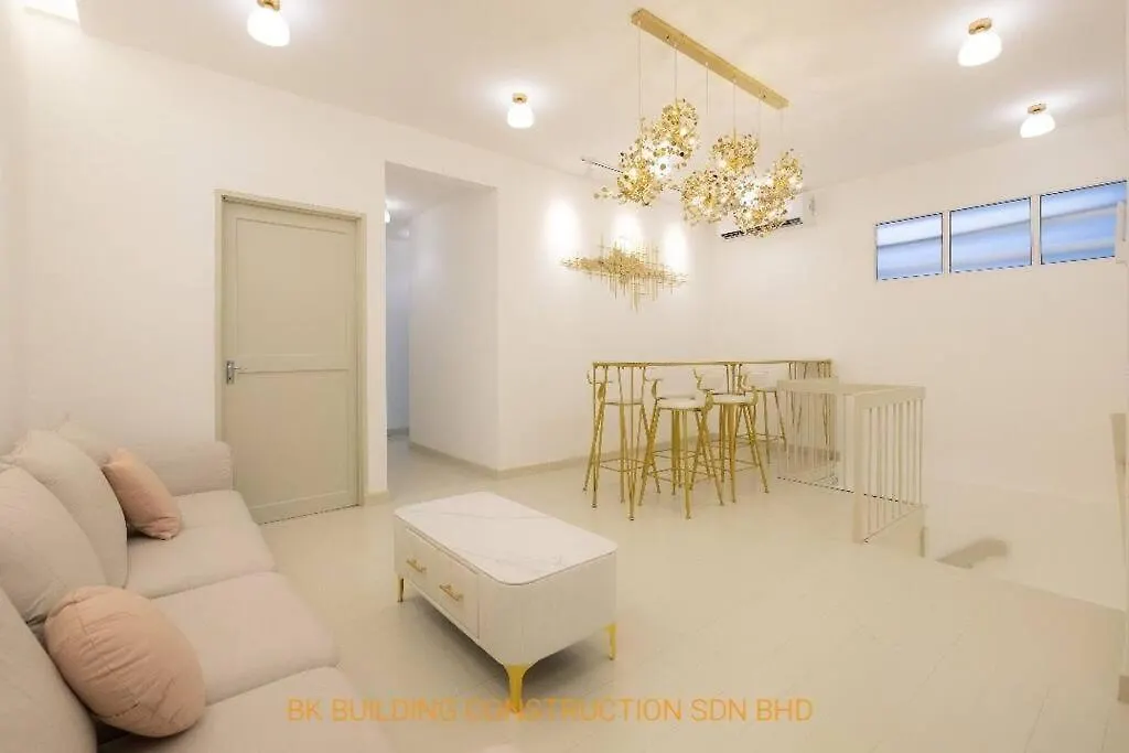 White House Semi D 6Room 12Pax Butterworth 0*,