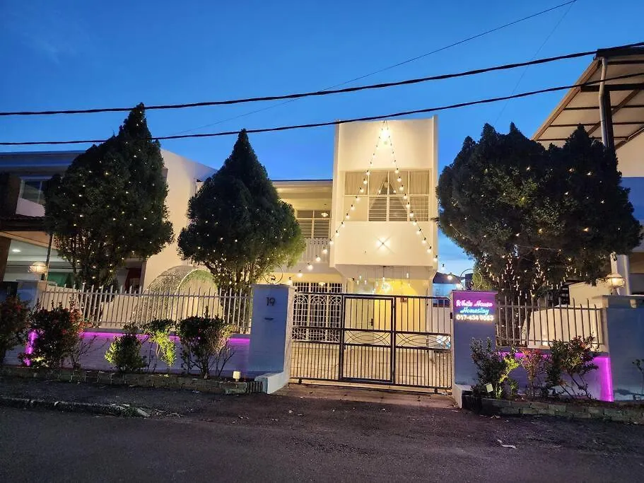White House Semi D 6Room 12Pax Butterworth
