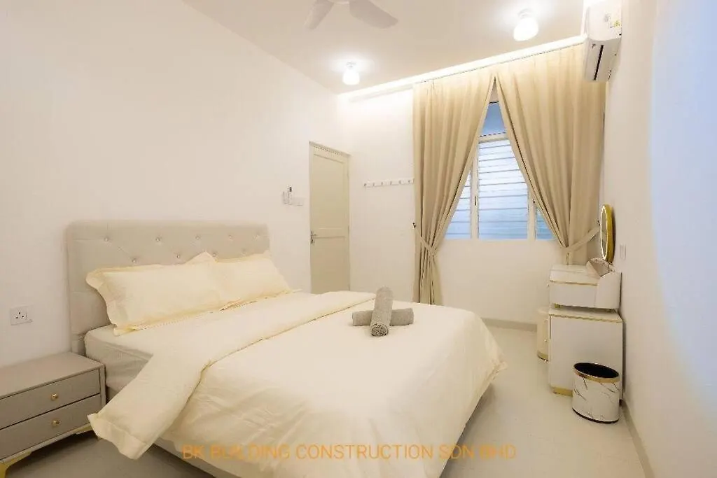 White House Semi D 6Room 12Pax Butterworth